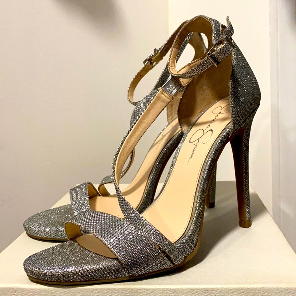 Worn twice. No signs of wear.